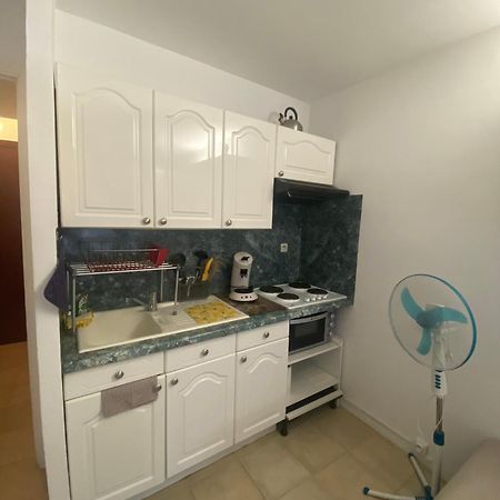 Joli Studio Neuf Av Terrasse A 50 M De La Mer Et Gare Rocabruna Exterior foto